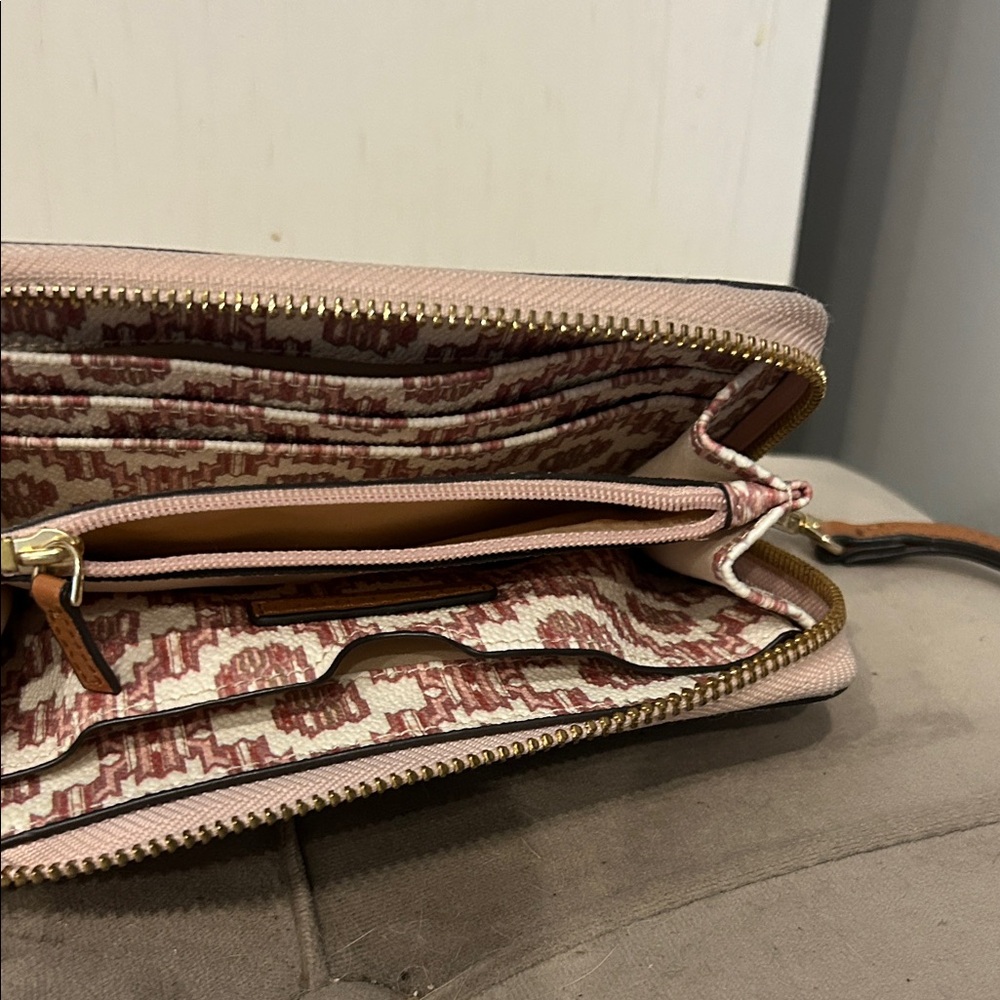 Tory Burch Kerrington smartphone wristlet - Picture 2 of 3